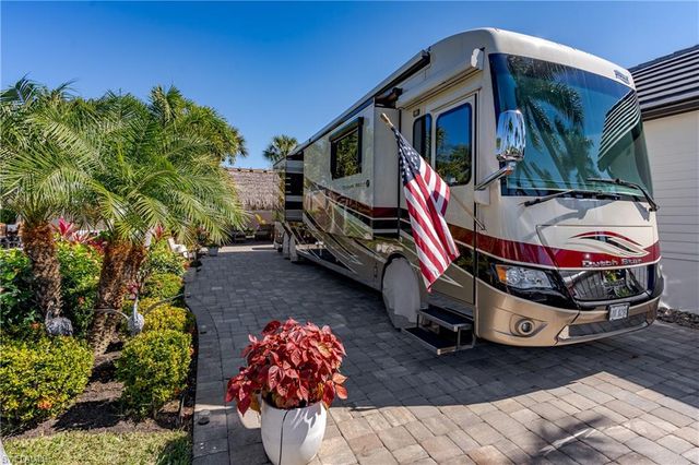 13583 Snook CIR, Naples, FL 34114