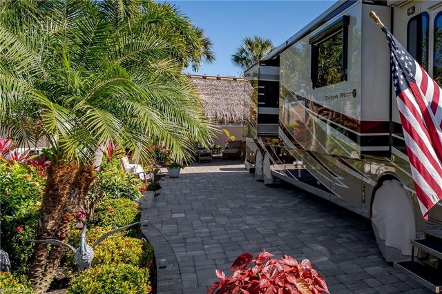 13583 Snook CIR, Naples, FL 34114