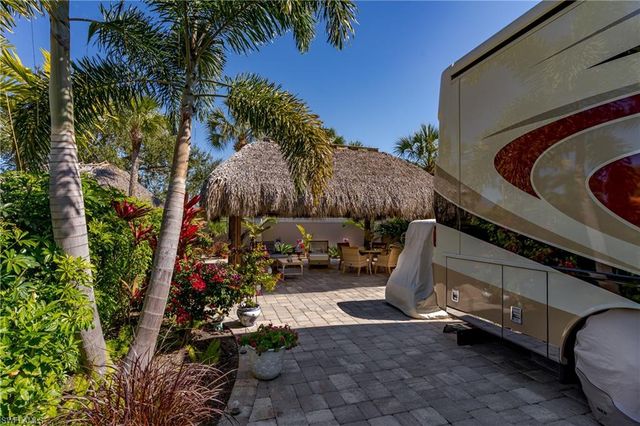 13583 Snook CIR, Naples, FL 34114