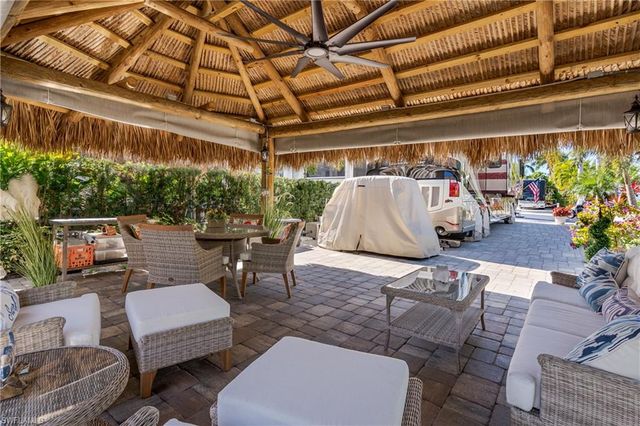 13583 Snook CIR, Naples, FL 34114