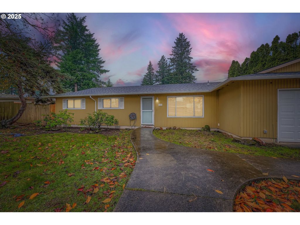 1833 Ne 157TH Ave, Portland, OR 97230