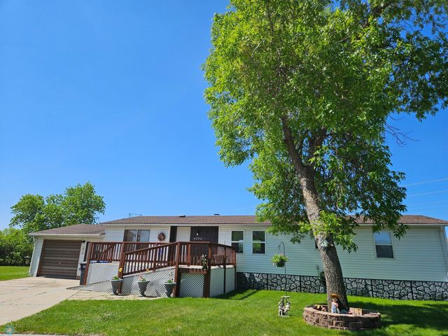 4732 San Juan Drive, Fargo, ND 58103
