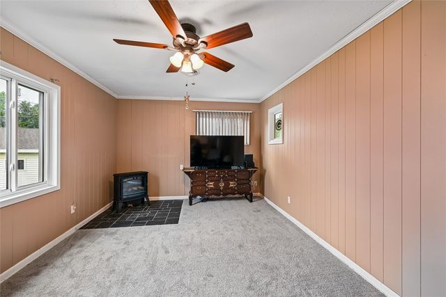 2430 3rd Avenue, Marion, IA 52302