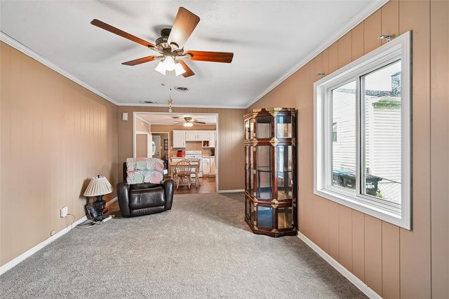 2430 3rd Avenue, Marion, IA 52302