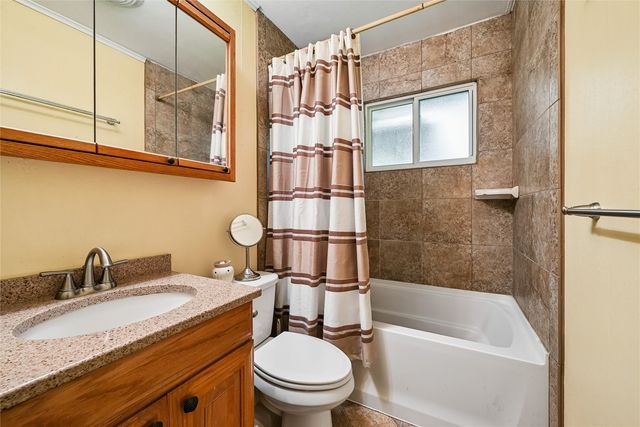 2430 3rd Avenue, Marion, IA 52302