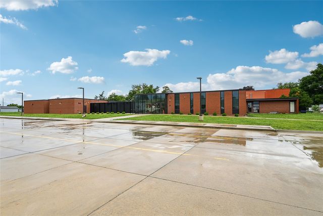 2430 3rd Avenue, Marion, IA 52302