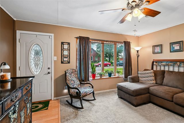 2430 3rd Avenue, Marion, IA 52302