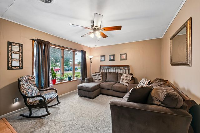 2430 3rd Avenue, Marion, IA 52302
