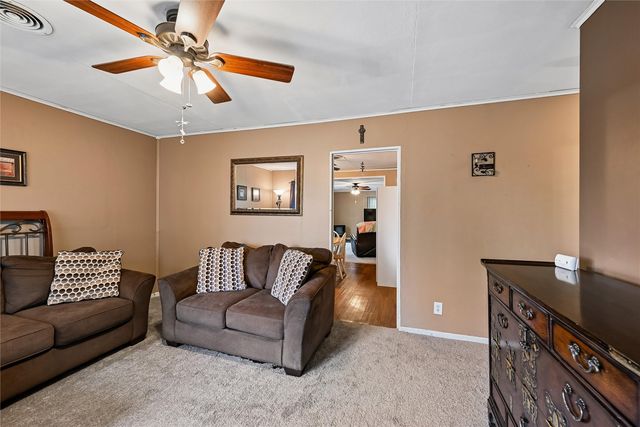 2430 3rd Avenue, Marion, IA 52302