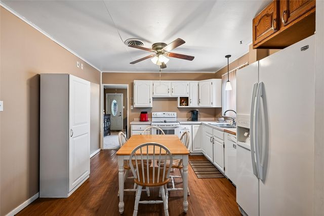 2430 3rd Avenue, Marion, IA 52302
