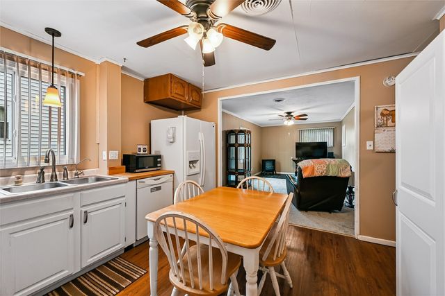 2430 3rd Avenue, Marion, IA 52302