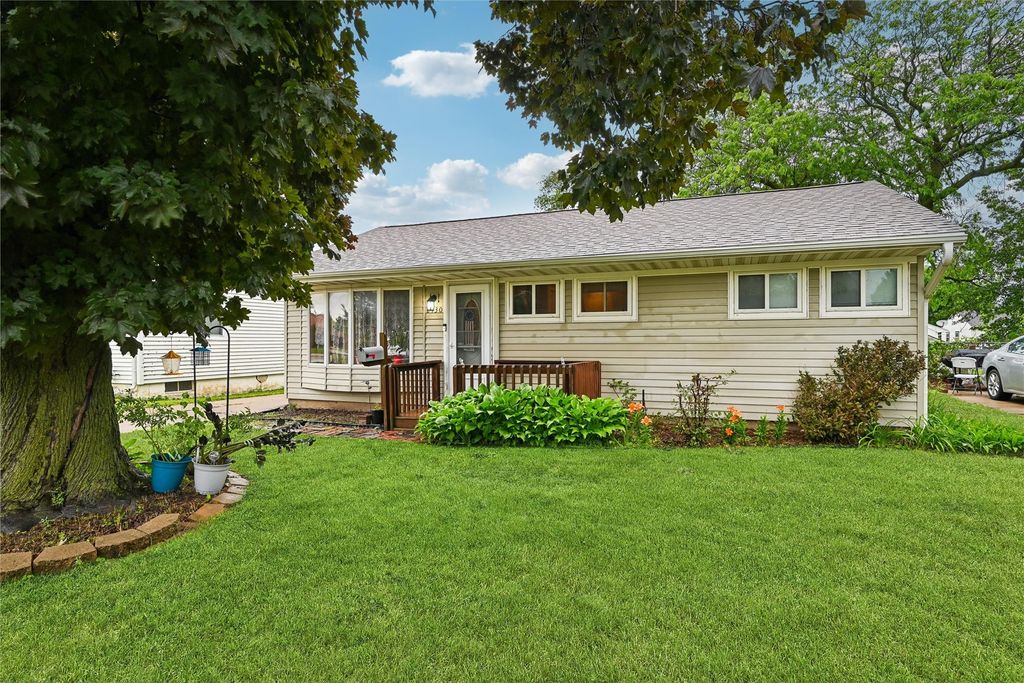2430 3rd Avenue, Marion, IA 52302