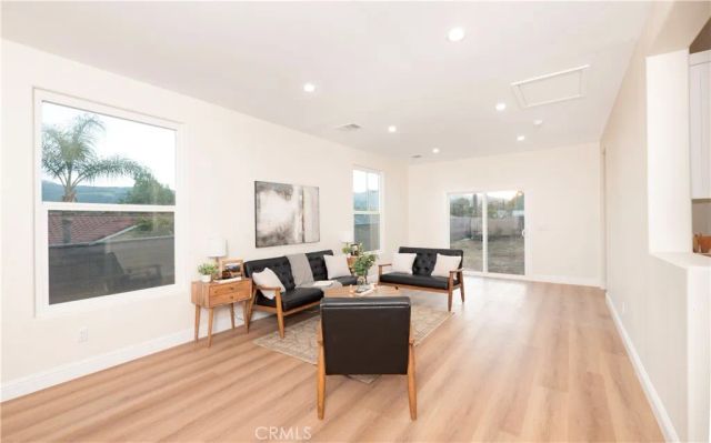 19241 Envoy Avenue, Corona, CA 92881