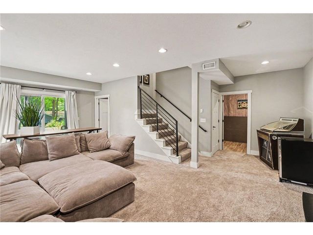 685 Flora Square, Prescott, WI 54021