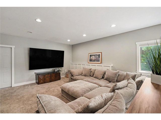 685 Flora Square, Prescott, WI 54021