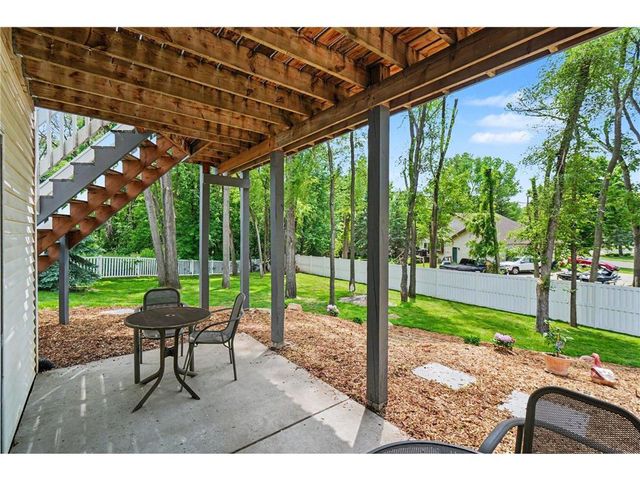 685 Flora Square, Prescott, WI 54021