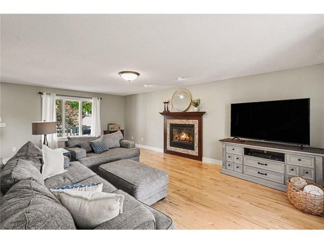 685 Flora Square, Prescott, WI 54021