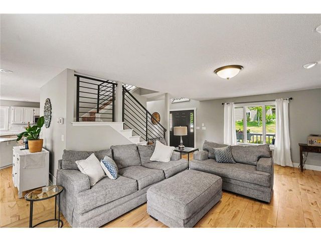 685 Flora Square, Prescott, WI 54021