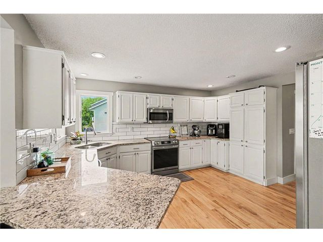 685 Flora Square, Prescott, WI 54021