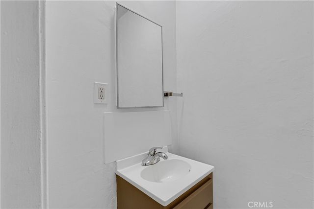 1143 W 28th, Los Angeles, CA 90007