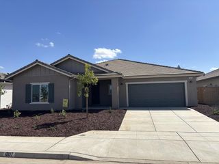 1207 Via Valencia, Madera, CA 93637