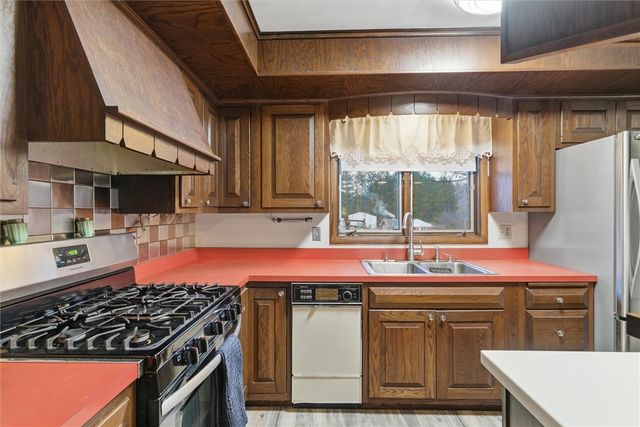 312 Flatwoods Rd, Vanderbilt, PA 15486