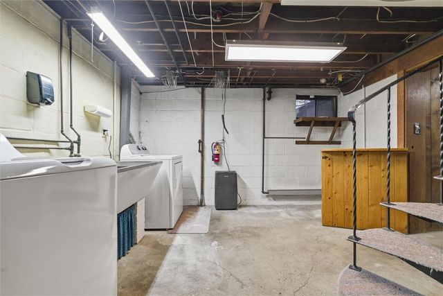 312 Flatwoods Rd, Vanderbilt, PA 15486