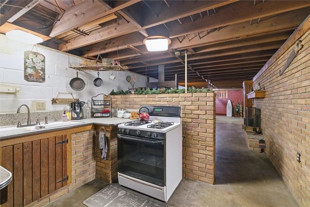 312 Flatwoods Rd, Vanderbilt, PA 15486