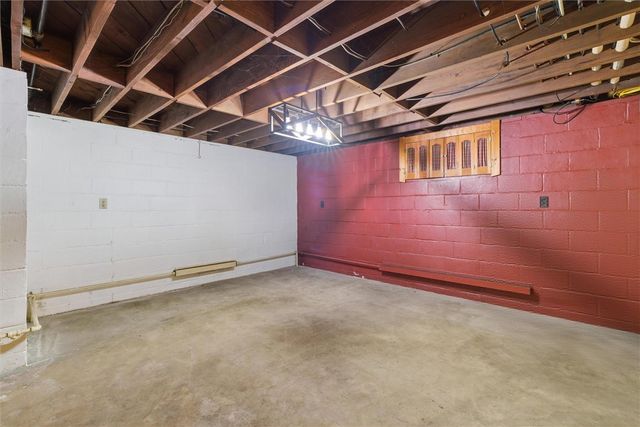 312 Flatwoods Rd, Vanderbilt, PA 15486