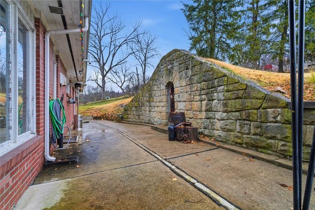 312 Flatwoods Rd, Vanderbilt, PA 15486