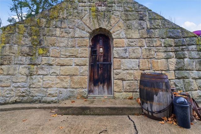 312 Flatwoods Rd, Vanderbilt, PA 15486