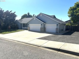 364 Nw TEAL St, Winston, OR 97496
