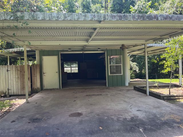 149 Hickory Hollow, Onalaska, TX 77360