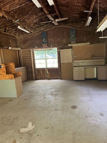 149 Hickory Hollow, Onalaska, TX 77360