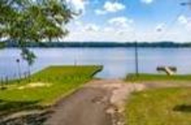 149 Hickory Hollow, Onalaska, TX 77360