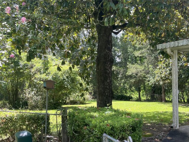 149 Hickory Hollow, Onalaska, TX 77360