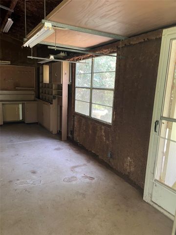 149 Hickory Hollow, Onalaska, TX 77360