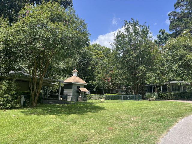 149 Hickory Hollow, Onalaska, TX 77360