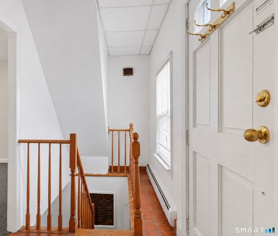 8 Davis Street, Danbury, CT 06810