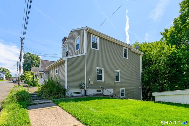 8 Davis Street, Danbury, CT 06810
