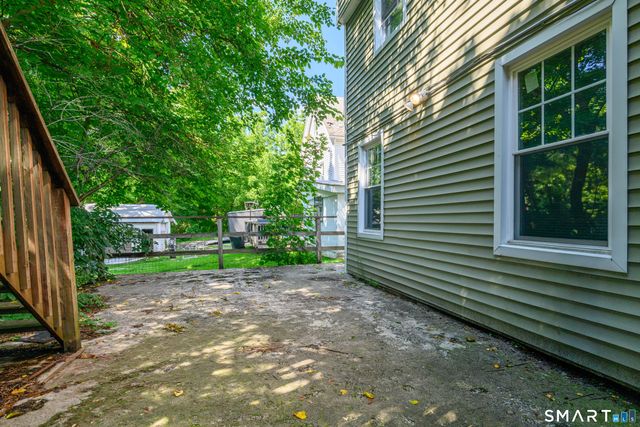 8 Davis Street, Danbury, CT 06810