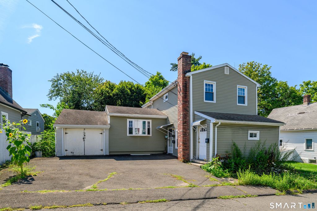 8 Davis Street, Danbury, CT 06810