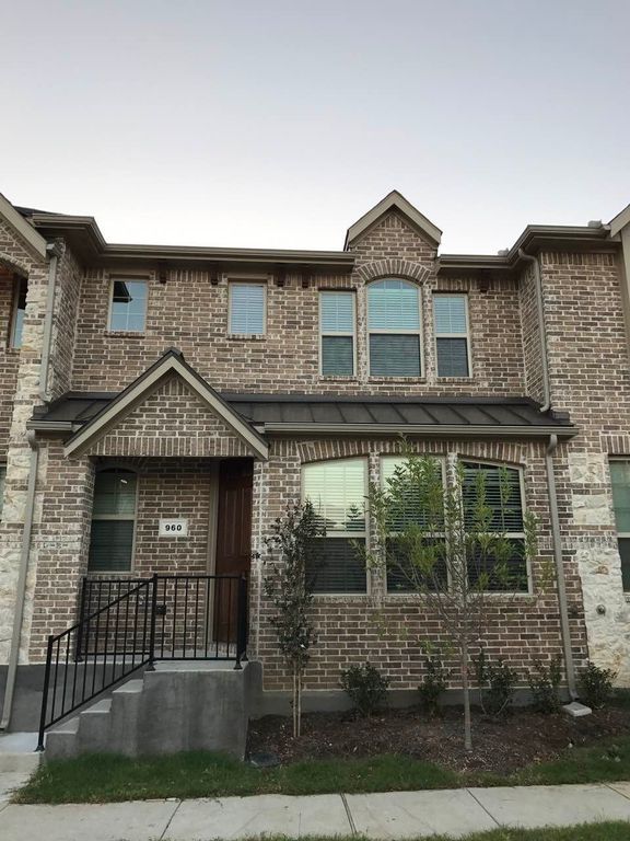960 Grace Lane, Lewisville, TX 75056