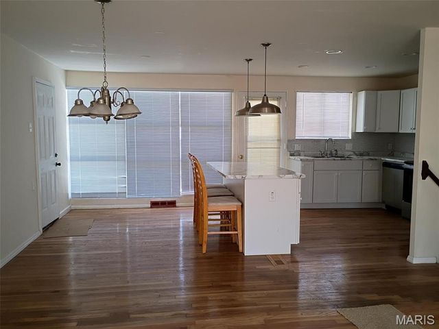 10228 Viscount Drive, St Louis, MO 63136