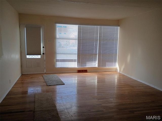 10228 Viscount Drive, St Louis, MO 63136