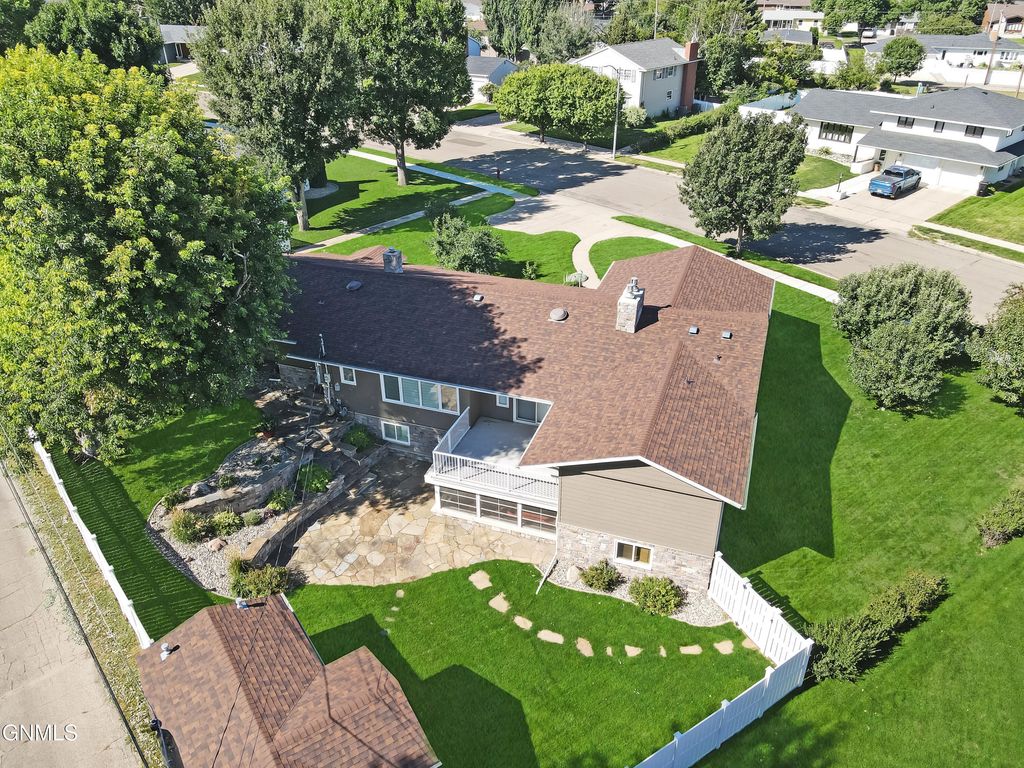 1616 4th Avenue E, Williston, ND 58801 photo 4