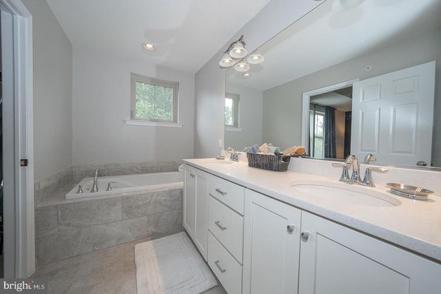 9 TREYBURN DR, Paoli, PA 19301