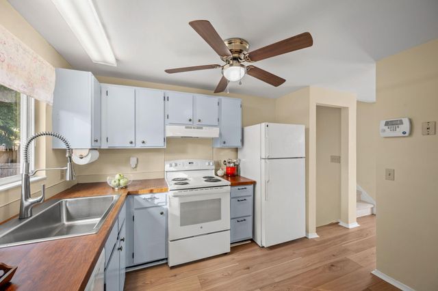4950 Amberwood Lane, North Charleston, SC 29418