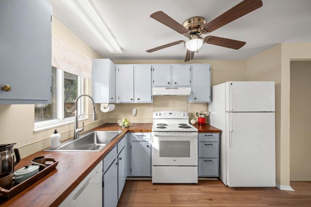 4950 Amberwood Lane, North Charleston, SC 29418
