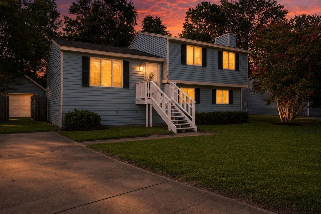 4950 Amberwood Lane, North Charleston, SC 29418